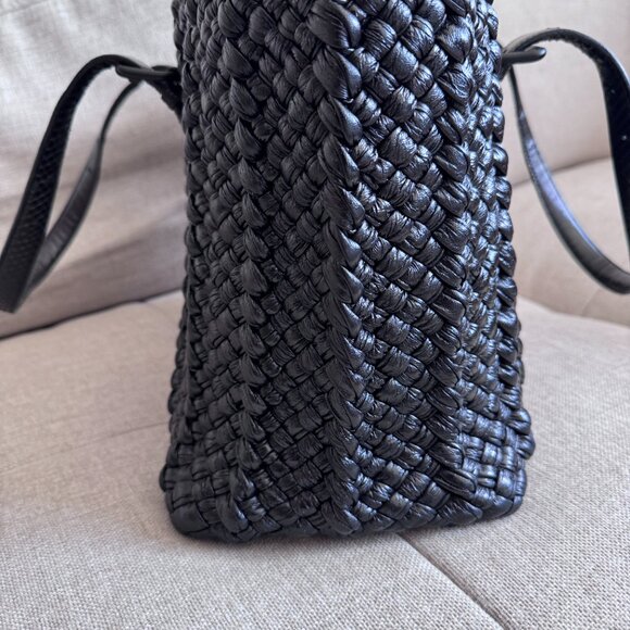 Bottega Veneta Lido Limited-Edition Medium woven Intrecciato Leather Tote - Picture 5 of 12